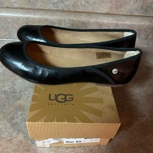 Women’s UGG 8.5 Flats